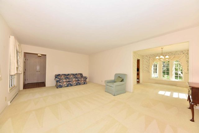7758 N Berwyn AVENUE, Glendale, WI 53209