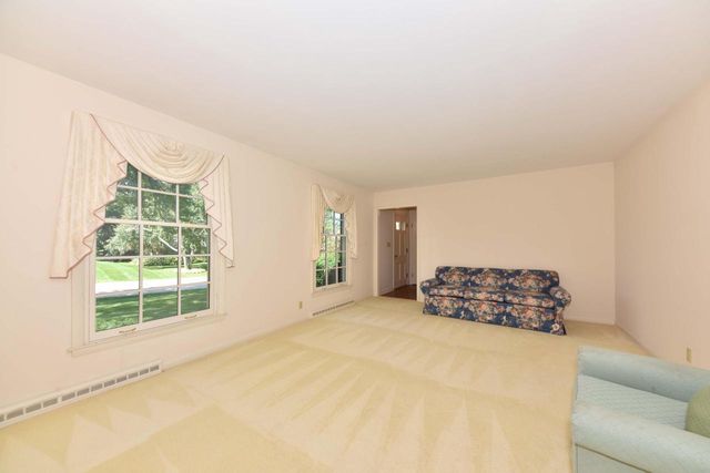7758 N Berwyn AVENUE, Glendale, WI 53209