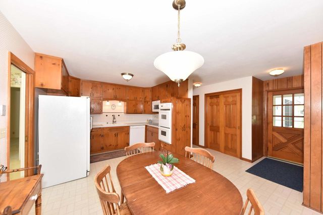 7758 N Berwyn AVENUE, Glendale, WI 53209