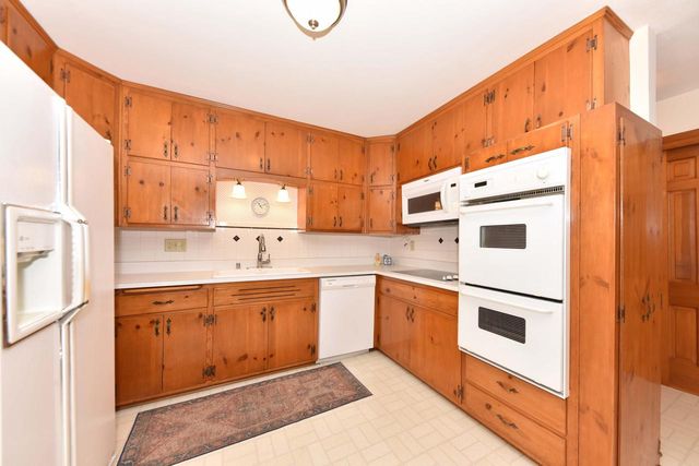 7758 N Berwyn AVENUE, Glendale, WI 53209