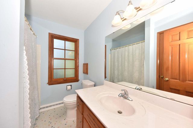 7758 N Berwyn AVENUE, Glendale, WI 53209