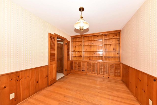 7758 N Berwyn AVENUE, Glendale, WI 53209