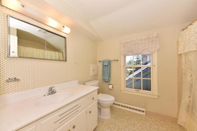 7758 N Berwyn AVENUE, Glendale, WI 53209