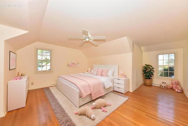 7758 N Berwyn AVENUE, Glendale, WI 53209