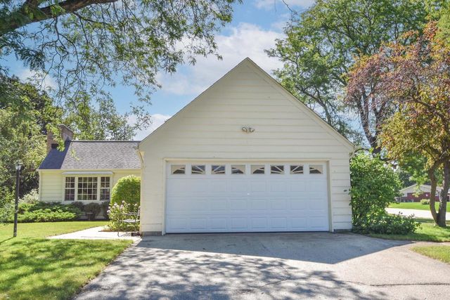 7758 N Berwyn AVENUE, Glendale, WI 53209