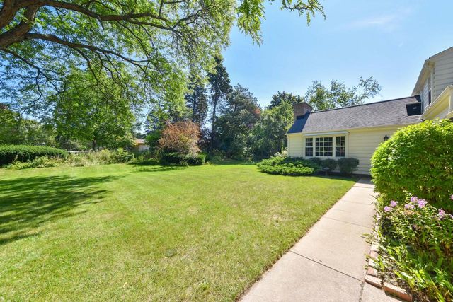 7758 N Berwyn AVENUE, Glendale, WI 53209