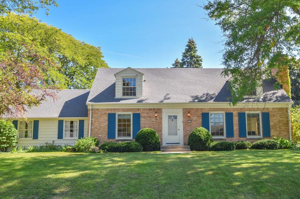 7758 N Berwyn AVENUE, Glendale, WI 53209