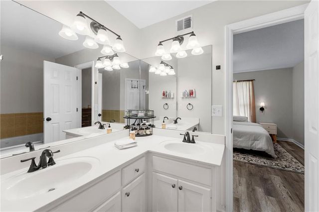 3217 S Elizabeth Avenue S, Independence, MO 64057