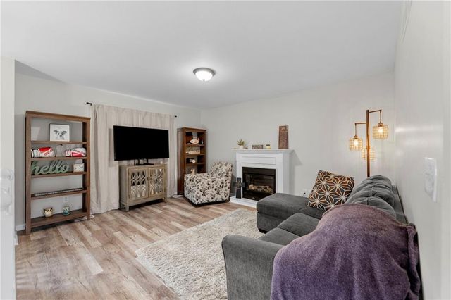 3217 S Elizabeth Avenue S, Independence, MO 64057