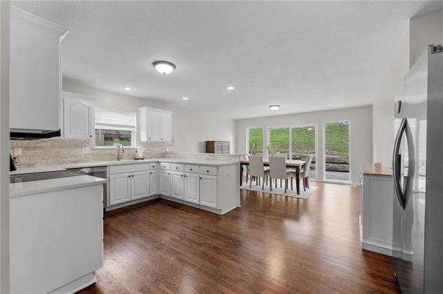 3217 S Elizabeth Avenue S, Independence, MO 64057