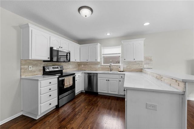 3217 S Elizabeth Avenue S, Independence, MO 64057