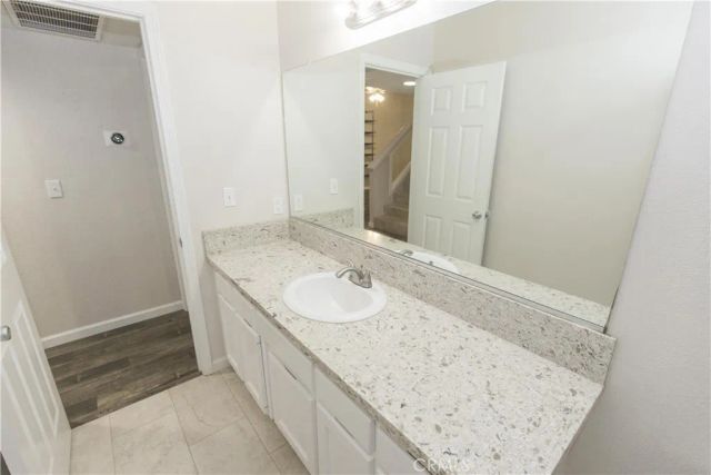 5810 W Tenaya, Fresno, CA 93722