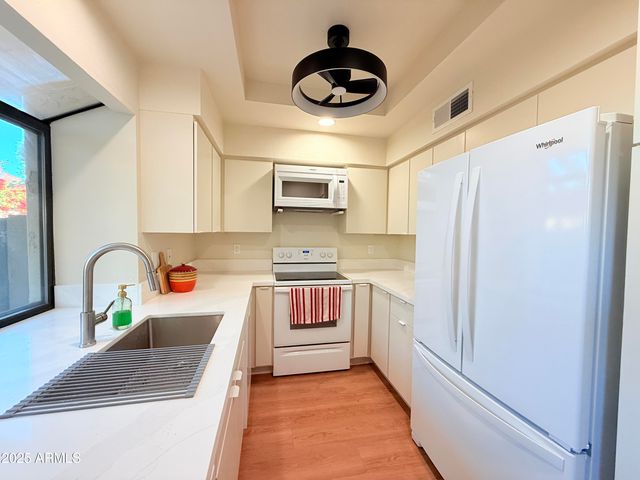 5640 E BELL Road 1010, Scottsdale, AZ 85254