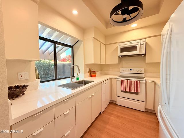 5640 E BELL Road 1010, Scottsdale, AZ 85254