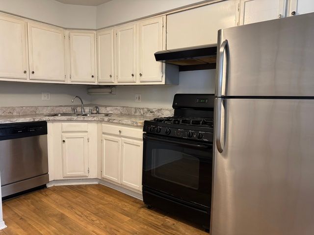 291 Gregory Street 12, Aurora, IL 60504