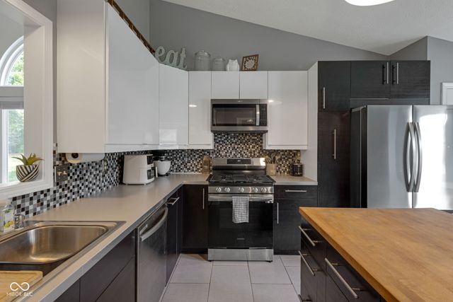 1015 E Killian Drive, Mooresville, IN 46158