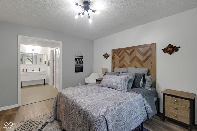 1015 E Killian Drive, Mooresville, IN 46158