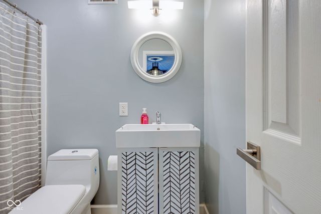 1015 E Killian Drive, Mooresville, IN 46158