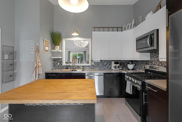 1015 E Killian Drive, Mooresville, IN 46158