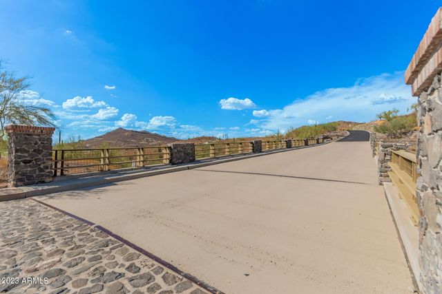 2439 W DONATELLO Drive 16, Phoenix, AZ 85086