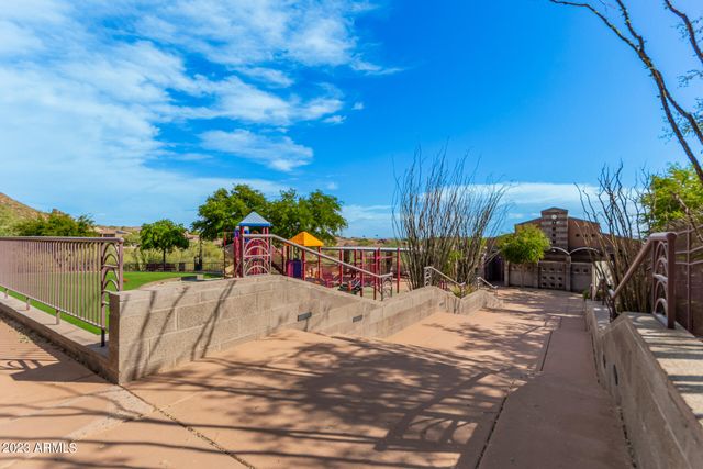 2439 W DONATELLO Drive 16, Phoenix, AZ 85086