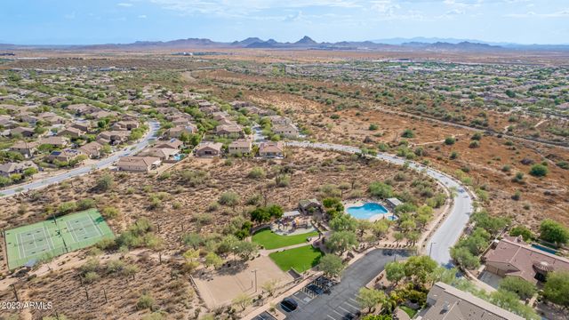 2439 W DONATELLO Drive 16, Phoenix, AZ 85086