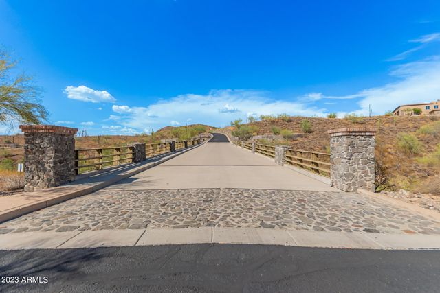 2439 W DONATELLO Drive 16, Phoenix, AZ 85086