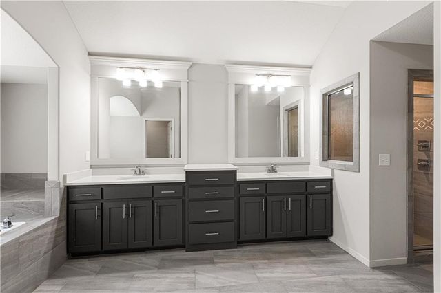 9196 Green Road, Lenexa, KS 66227