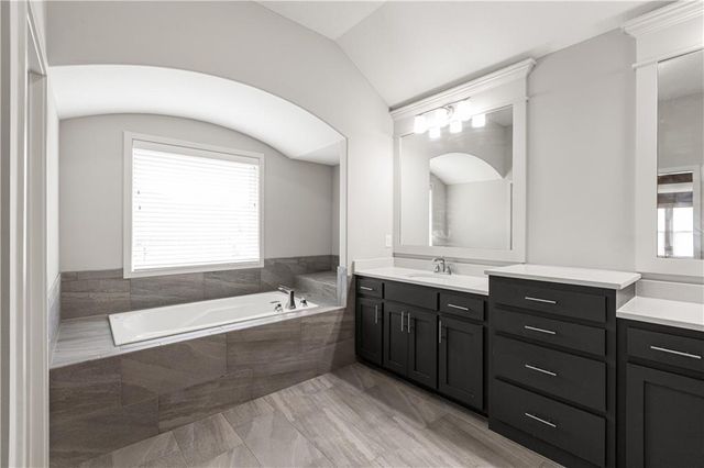 9196 Green Road, Lenexa, KS 66227