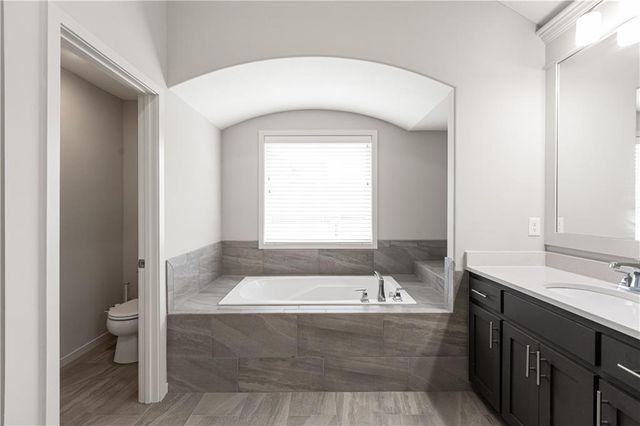 9196 Green Road, Lenexa, KS 66227