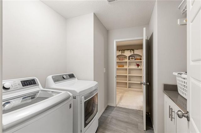 9196 Green Road, Lenexa, KS 66227