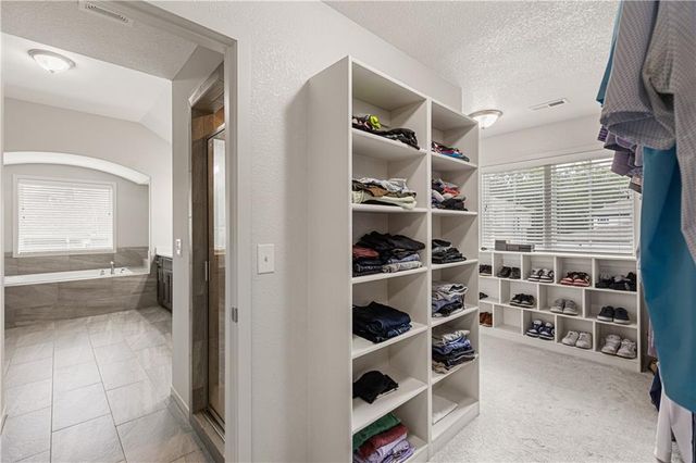 9196 Green Road, Lenexa, KS 66227