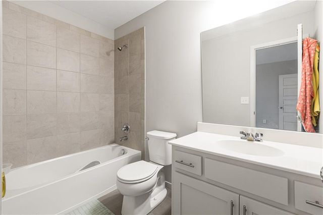 9196 Green Road, Lenexa, KS 66227
