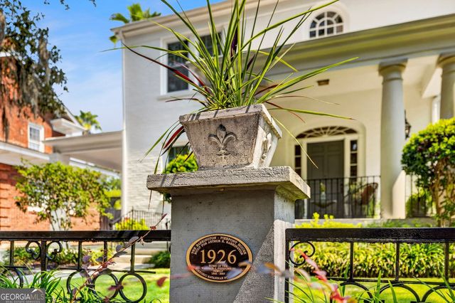38 Washington Avenue, Savannah, GA 31405