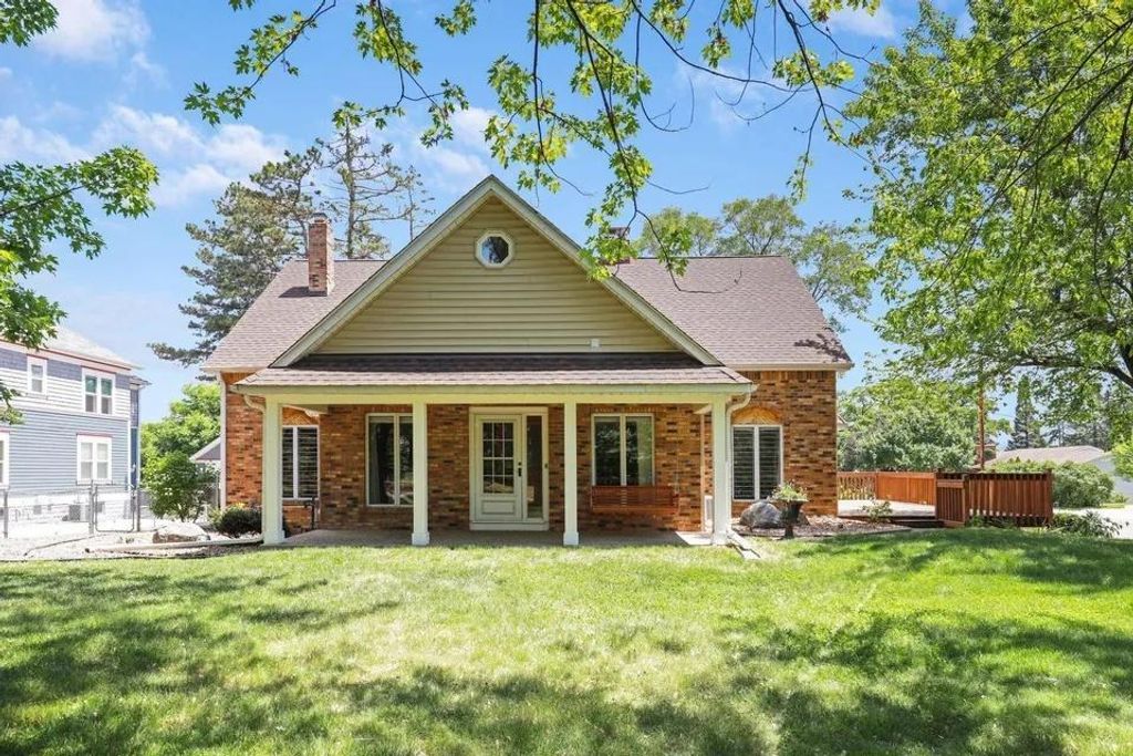 1598 E Shore Drive, Saint Paul, MN 55106 — exterior