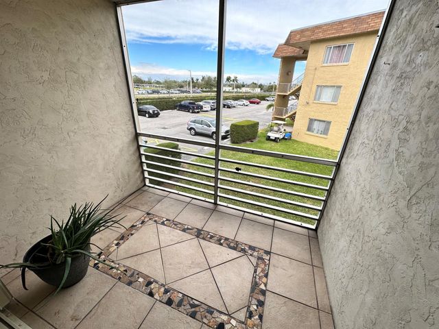 600 Village Green Court 203, Palm Springs, FL 33461