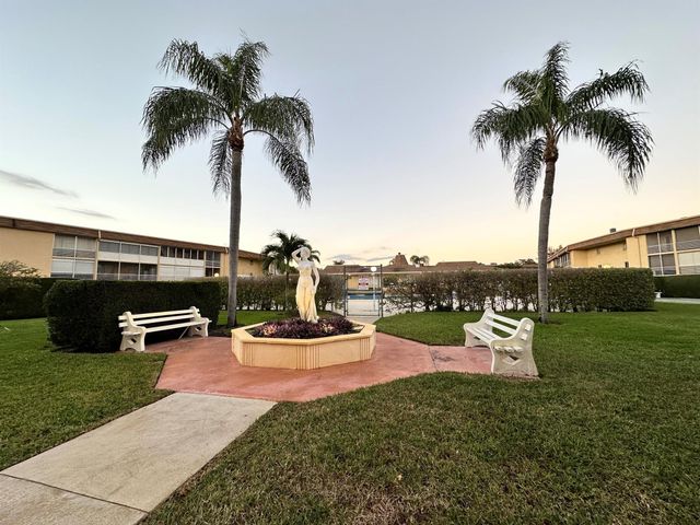 600 Village Green Court 203, Palm Springs, FL 33461