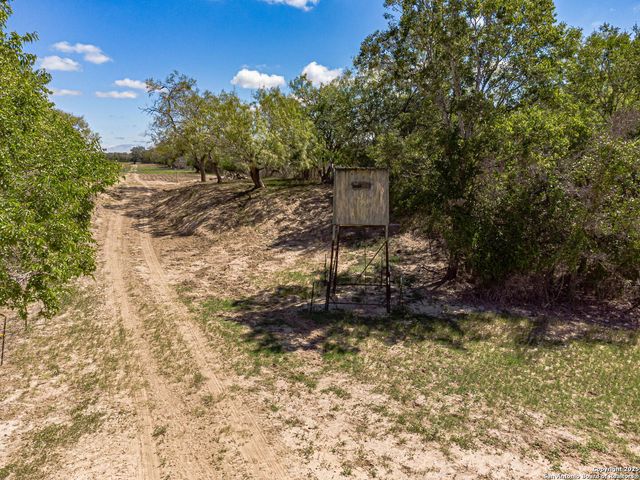 2034 County Road 342, La Vernia, TX 78121