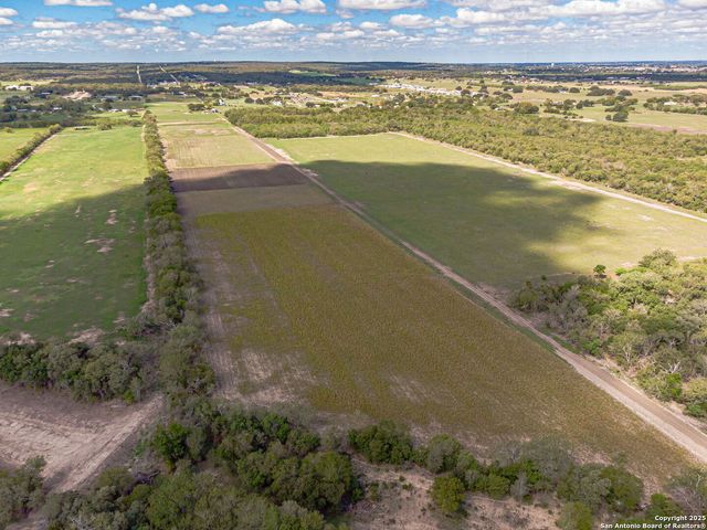 2034 County Road 342, La Vernia, TX 78121