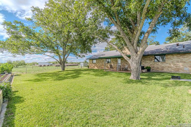 2034 County Road 342, La Vernia, TX 78121