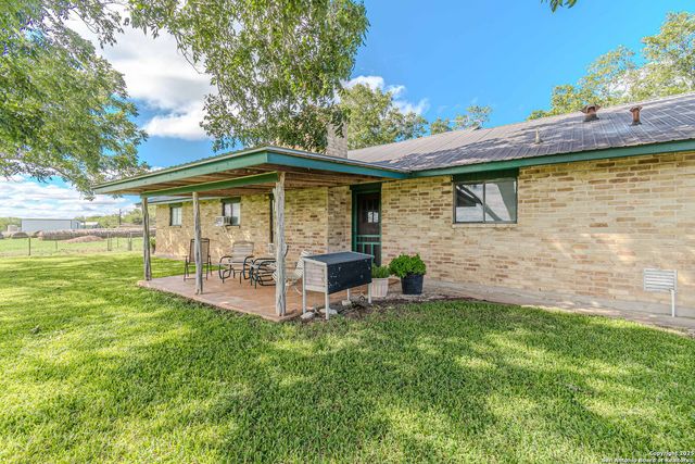 2034 County Road 342, La Vernia, TX 78121
