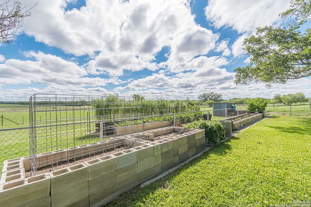 2034 County Road 342, La Vernia, TX 78121