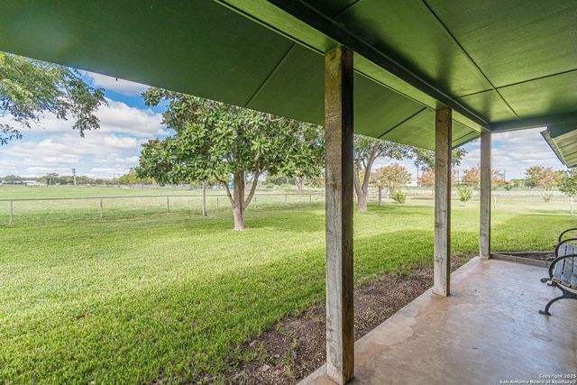 2034 County Road 342, La Vernia, TX 78121