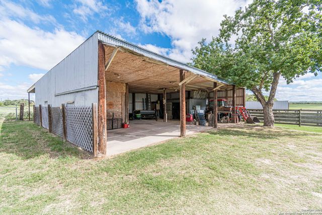 2034 County Road 342, La Vernia, TX 78121