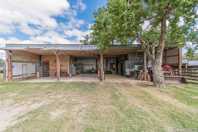 2034 County Road 342, La Vernia, TX 78121
