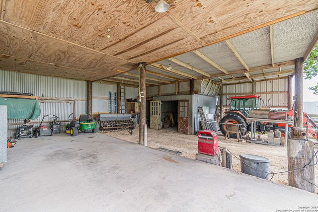 2034 County Road 342, La Vernia, TX 78121