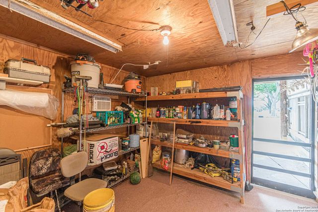 2034 County Road 342, La Vernia, TX 78121