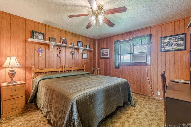 2034 County Road 342, La Vernia, TX 78121
