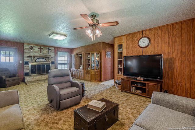 2034 County Road 342, La Vernia, TX 78121