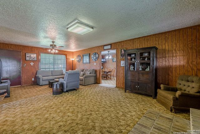 2034 County Road 342, La Vernia, TX 78121